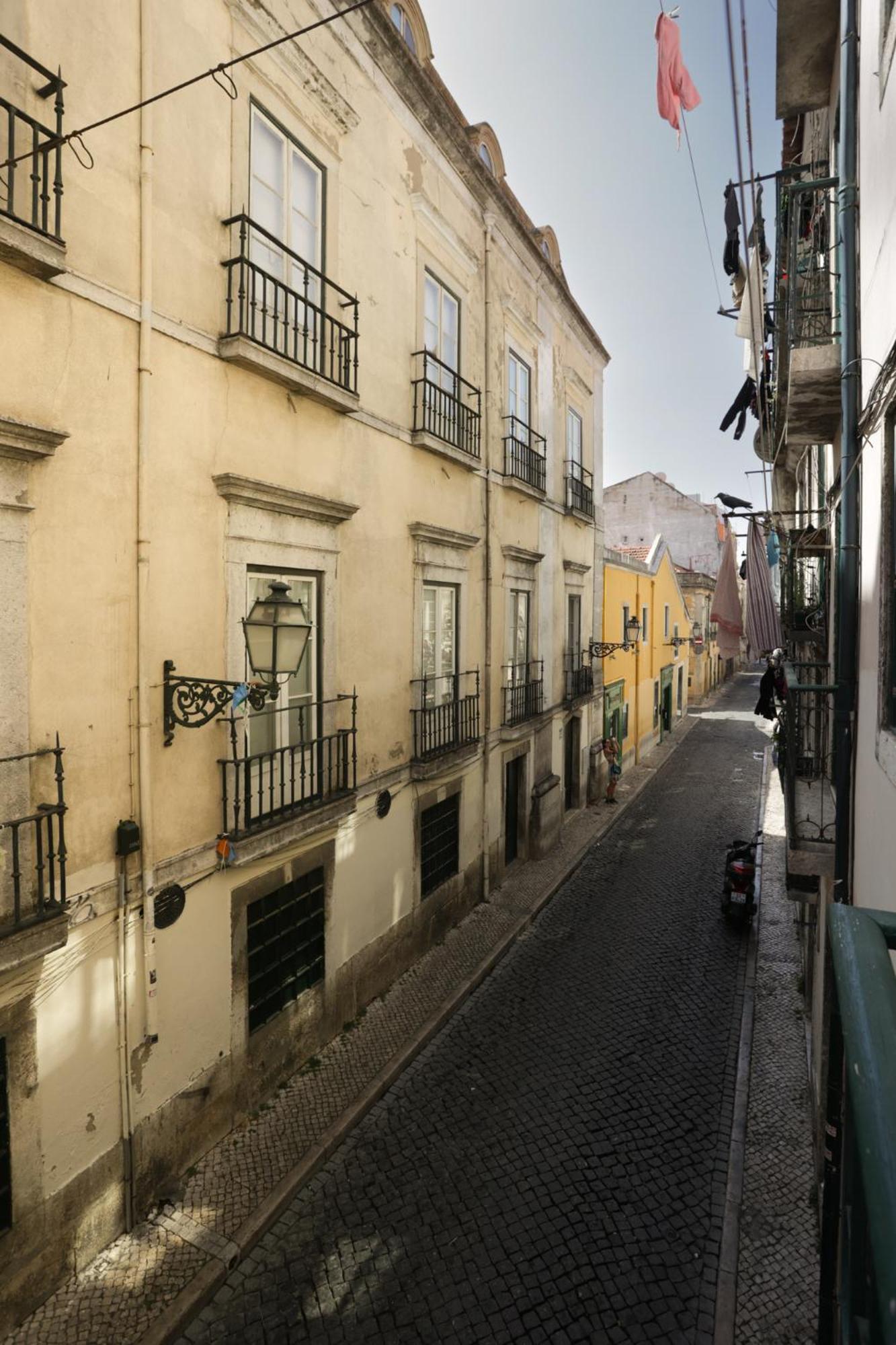 Lovely Apt In Bairro Alto Lisbon Exterior photo